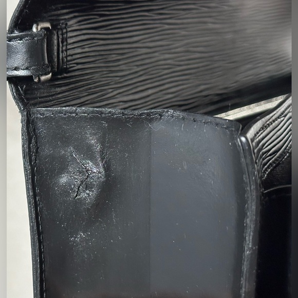 Louis Vuitton Pochette Serie Dragonne Epi Black - Picture 7 of 16